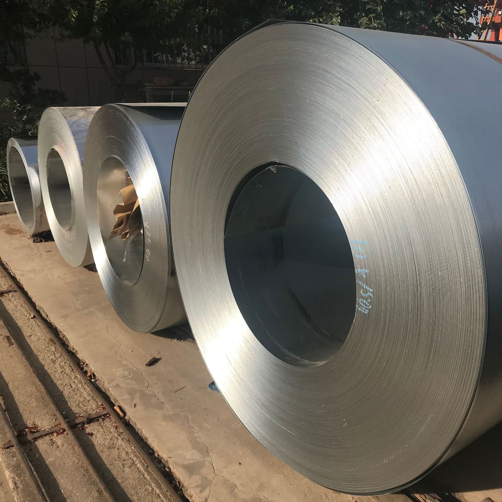 山東泰安鍍鋁鋅板市場(chǎng)探析 以0.8*1250規(guī)格與鋅鐵合金、硅鐵粒應(yīng)用為例